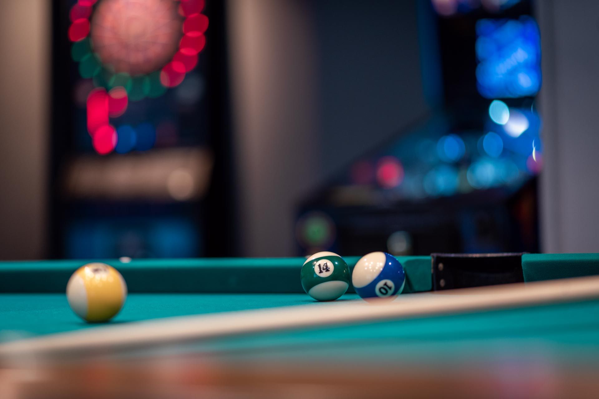 Games room with billiards, darts and pinball at Twins Bar & Lounge in St. Johann im Pongau